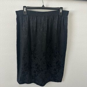 Vintage silk Lauren Alexandrea Petites Black Knee-Length Pencil Skirt